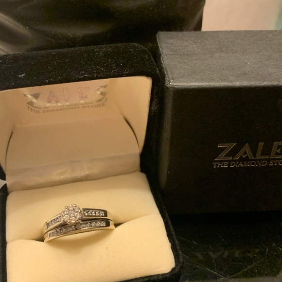 1/2 CT.Diamond Flower Bridal Set in 14K White Gold - Picture 5 of 7